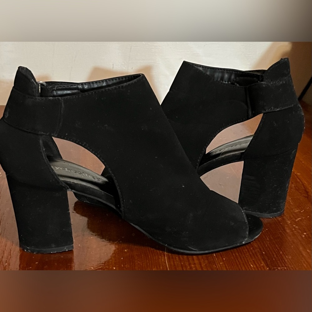Women black Velcro strap heels by CityClassified size 7 1/2